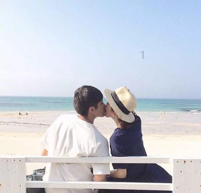 黑色修身短袖搭配黑色包，干练女超人，这样的搭配你觉得怎么样？游戏画面